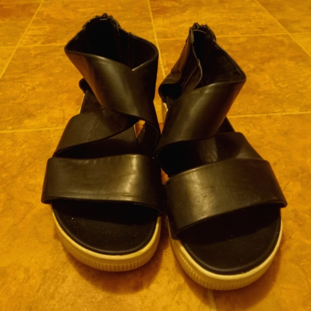 MIA Zion platform sandals, black and white size 9